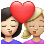 亲吻: 女人女人较浅肤色中等-浅肤色emoji素材一 160x160像素