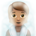 苹果系统里的潮湿房间的人：中等肤色emoji表情