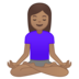 安卓系统里的打坐的女人：中等肤色emoji表情
