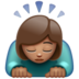 WhatsApp里的女性鞠躬:中等肤色emoji表情