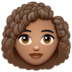 WhatsApp里的女性：中等肤色，卷发emoji表情