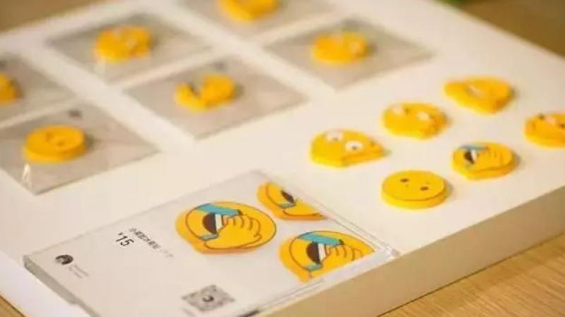 每天被使用60亿次的emjio，是怎么玩跨界设计的？缩略图