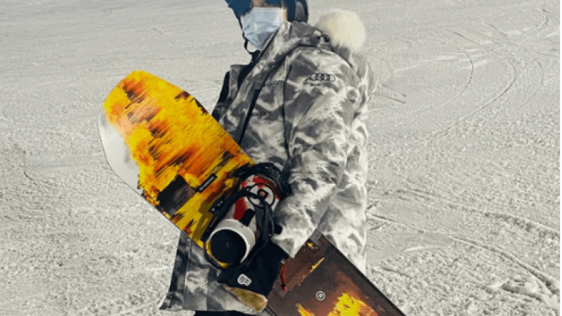 焉栩嘉又塌房了？滑雪发文用同款emoji，两人ins互动亲密缩略图