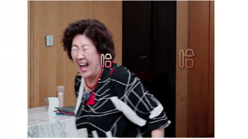 妈妈真的太过有趣！谁能想到她和emoji表情包是一样一样的缩略图